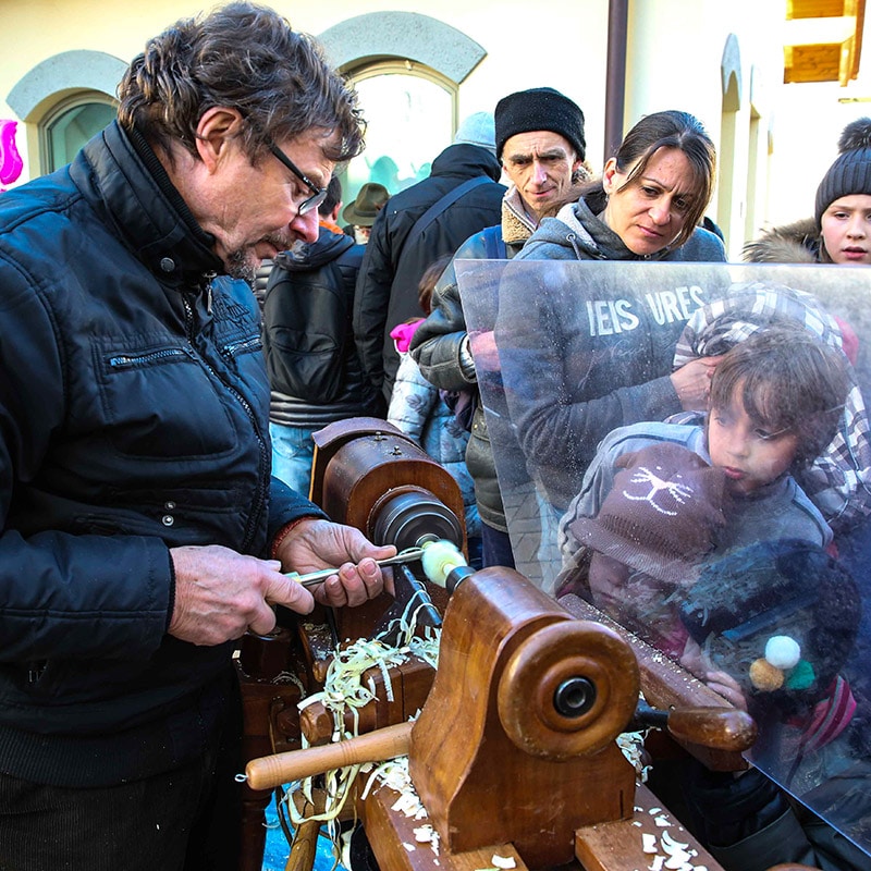 More than a thousand craftsmen - La Saint Ours